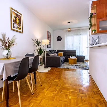 Jjj Apartment *